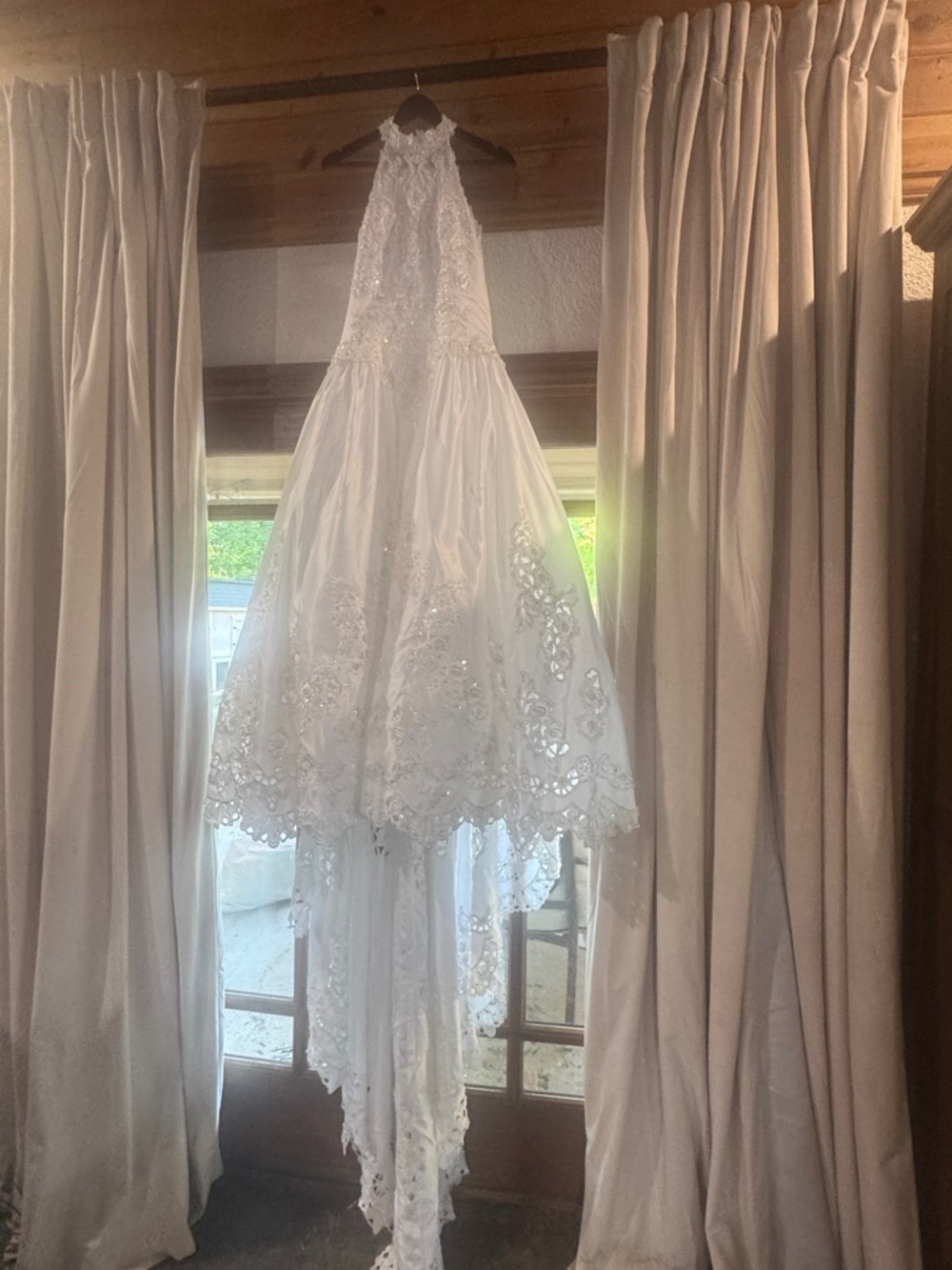 Bridal gown Princess Halter sleeveless sequence , pearls , lace White size 16